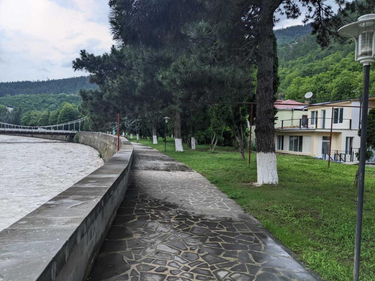 Riverside Bordzjomi Buitenkant foto